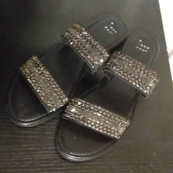 A. New Day Size: 8 Crystal Sandals - Picture 2 of 4
